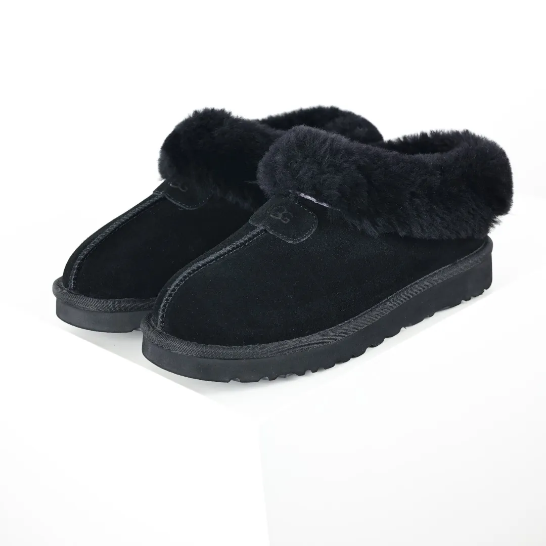 Pick up locally 💰520 Core recommendation with good price It is a very suitable choice for home use. In recent years, uug has launched a series of styles, which are partially geared towards the preferences of young consumers and have also moved to the forefront of fashion trends. Shoe body material: water-repellent coated suede upper, 17 mm UGGPURE™ implantable wool insole, lightweight non-slip and comfortable rubber outsole, with brand LOGO and trademark, with full packaging Size: 35 36 37 38 39 40